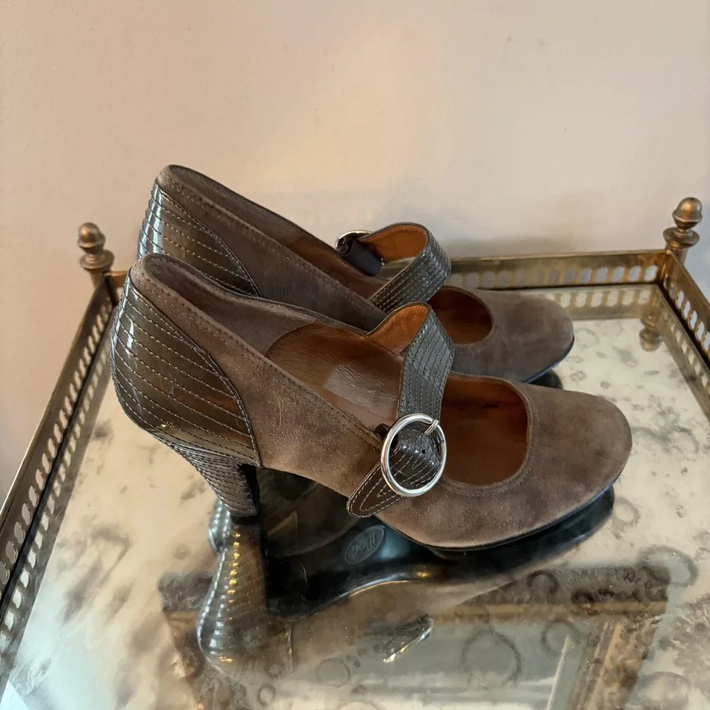 Sofft Shoes Womens Size 8.5‎ Taupe Gray Mary Jane Heels Suede Croc Strap Buckle